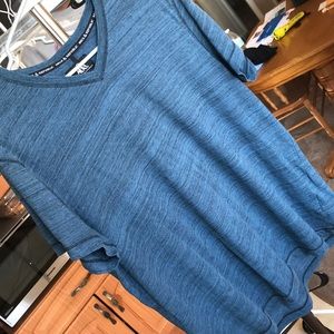 Men’s short sleeve vneck shirt